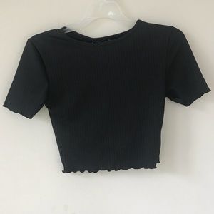 Prettlylittlething Black Frill Edge Crop Top